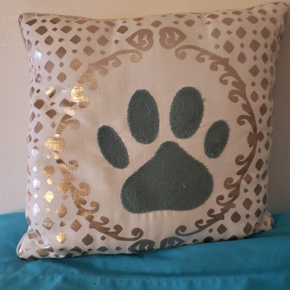 Throw pillow
